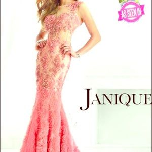 Janique Prom dress brand new with tags
